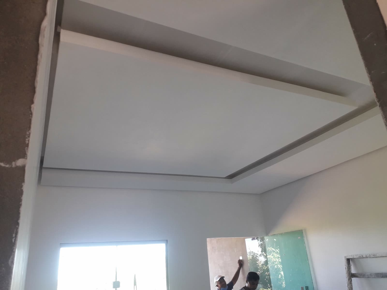 Instalação de forro com viga de gesso